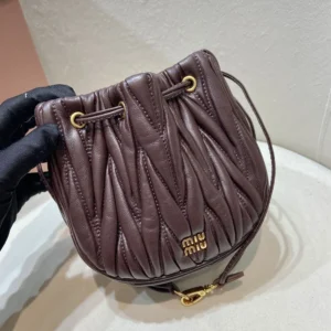 Miu Miu Women Matelassé Nappa Leather Pouch-Burgundy 5ND022 5 Miu Miu Women Matelassé Nappa Leather Pouch-Burgundy 5ND022 (4)