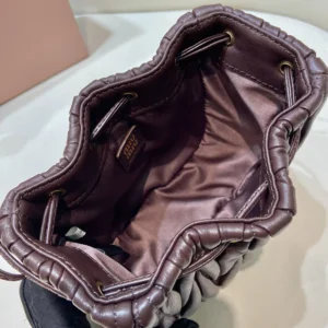 Miu Miu Women Matelassé Nappa Leather Pouch-Burgundy 5ND022 10 Miu Miu Women Matelassé Nappa Leather Pouch-Burgundy 5ND022 (9)