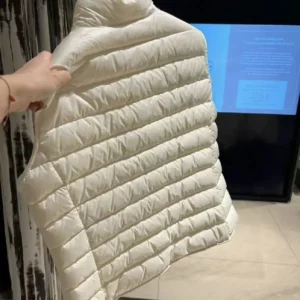 Moncler Women Liane Verstaubare Daunenweste-White J10931A