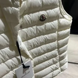 Moncler Women Liane Verstaubare Daunenweste-White J10931A