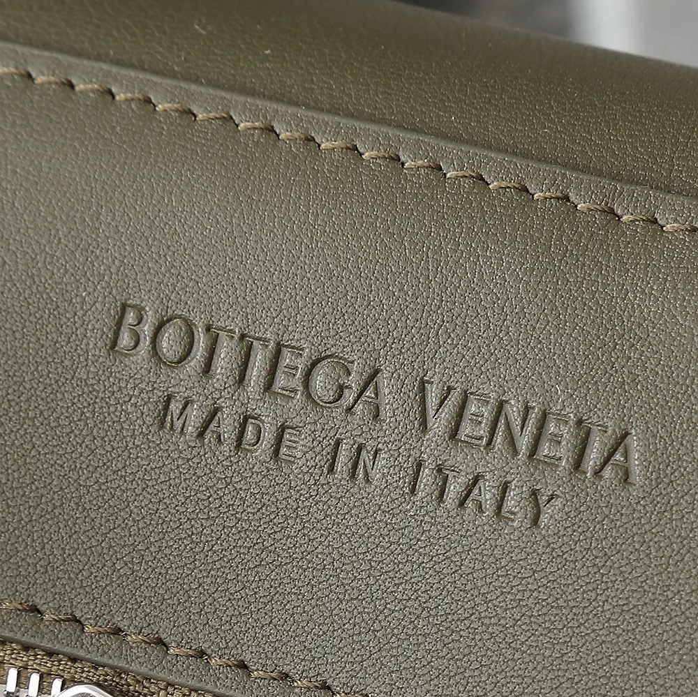 Bottega Veneta Unisex Medium Andiamo Messenger-Dark Green 807715V 9 Bottega Veneta Unisex Medium Andiamo Messenger-Dark Green 807715V