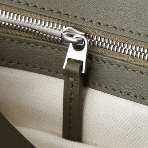 Bottega Veneta Unisex Medium Andiamo Messenger-Dark Green 807715V
