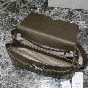 Bottega Veneta Unisex Medium Andiamo Messenger-Dark Green 807715V