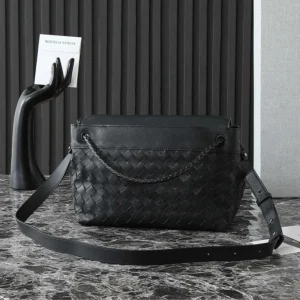 Bottega Veneta Unisex Small Andiamo Messenger-Black 815781V