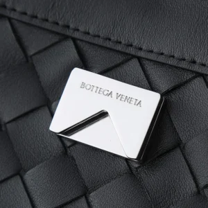 Bottega Veneta Unisex Small Andiamo Messenger-Black 815781V