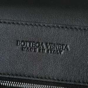 Bottega Veneta Unisex Small Andiamo Messenger-Black 815781V