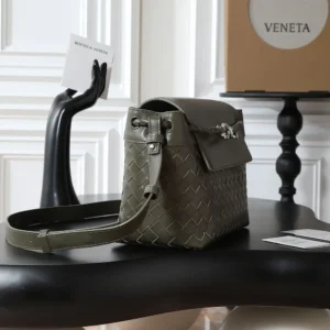 Bottega Veneta Unisex Small Andiamo Messenger-Dark Green 815781V