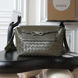 Bottega Veneta Unisex Small Andiamo Messenger-Dark Green 815781V