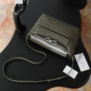 Bottega Veneta Unisex Small Andiamo Messenger-Dark Green 815781V