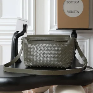 Bottega Veneta Unisex Small Andiamo Messenger-Dark Green 815781V