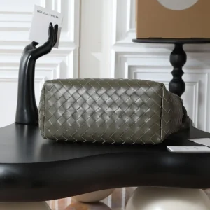 Bottega Veneta Unisex Small Andiamo Messenger-Dark Green 815781V