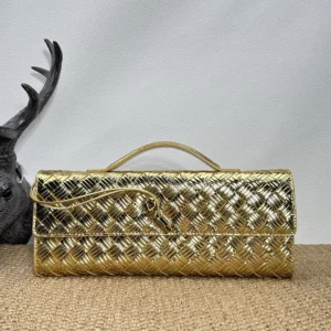 Bottega Veneta Women Andiamo Clutch-Gold 741511V5XQ28472