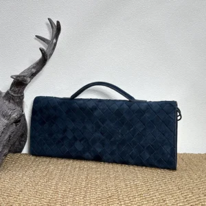 Bottega Veneta Women Andiamo Clutch-Navy 741511V60F14033