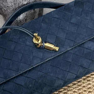 Bottega Veneta Women Andiamo Clutch-Navy 741511V60F14033