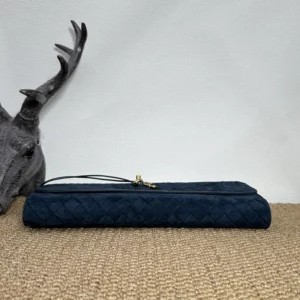 Bottega Veneta Women Andiamo Clutch-Navy 741511V60F14033