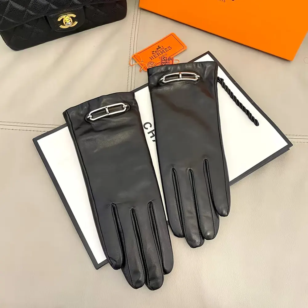 Hermes Women Gloves in Lambskin Leather-Black