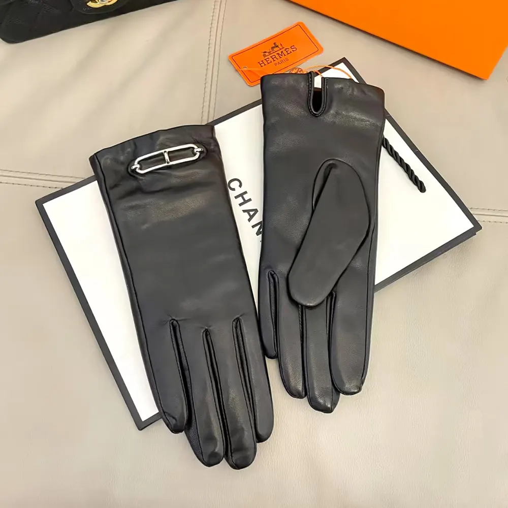 Hermes Women Gloves in Lambskin Leather-Black