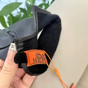 Hermes Women Gloves in Lambskin Leather-Black