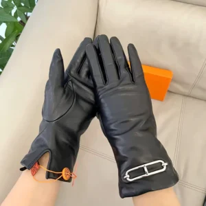 Hermes Women Gloves in Lambskin Leather-Black