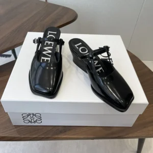 Loewe Women Onda Mule In Brushed Calfskin-Black IDLOND379X05