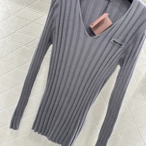Miu Miu Women Wool And Cashmere V-Neck Sweater MML02P17JA