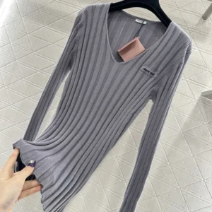 Miu Miu Women Wool And Cashmere V-Neck Sweater MML02P17JA