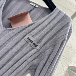 Miu Miu Women Wool And Cashmere V-Neck Sweater MML02P17JA