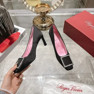 Roger Vivier Women Trompette Pumps in Satin-Black RVW40044010