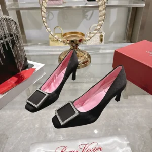 Roger Vivier Women Trompette Pumps in Satin-Black RVW40044010