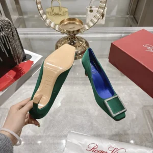 Roger Vivier Women Trompette Pumps in Satin-Green RVW40044010