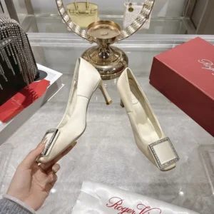 Roger Vivier Women Trompette Pumps in Satin-White RVW40044010