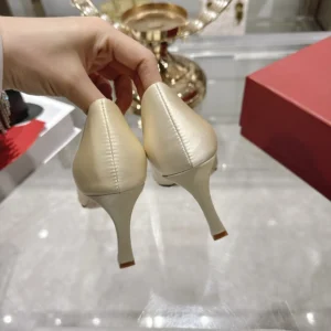 Roger Vivier Women Trompette Pumps in Satin-White RVW40044010