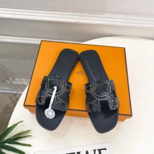 Hermes Women Oran sandal in "Panoplie Equestre" Embroidered Calfskin-Black
