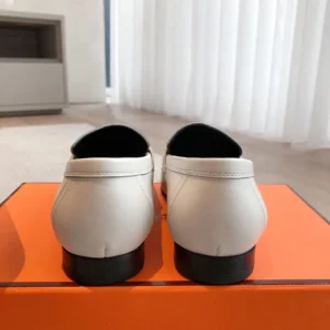 Hermes Women Royal loafer in Calfskin-White H221270Z