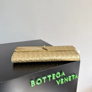 Bottega Veneta Women Andiamo Clutch-Gold 741511V5XF18472
