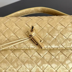 Bottega Veneta Women Andiamo Clutch-Gold 741511V5XF18472