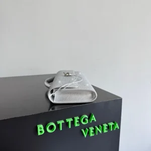 Bottega Veneta Women Andiamo Clutch-Silver 844124V4T141905