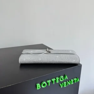 Bottega Veneta Women Andiamo Clutch-Silver 844124V4T141905