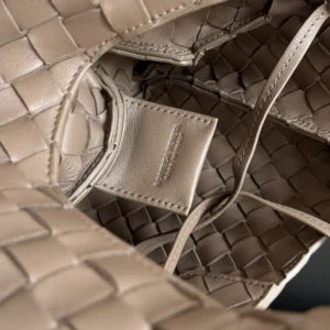 Bottega Veneta Women Small Campana-Chocolate 854248V4SC02360