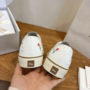 Dior Unisex Saltwind Sneaker White Cotton Embroidered with Multicolor Doves & Roses Motif