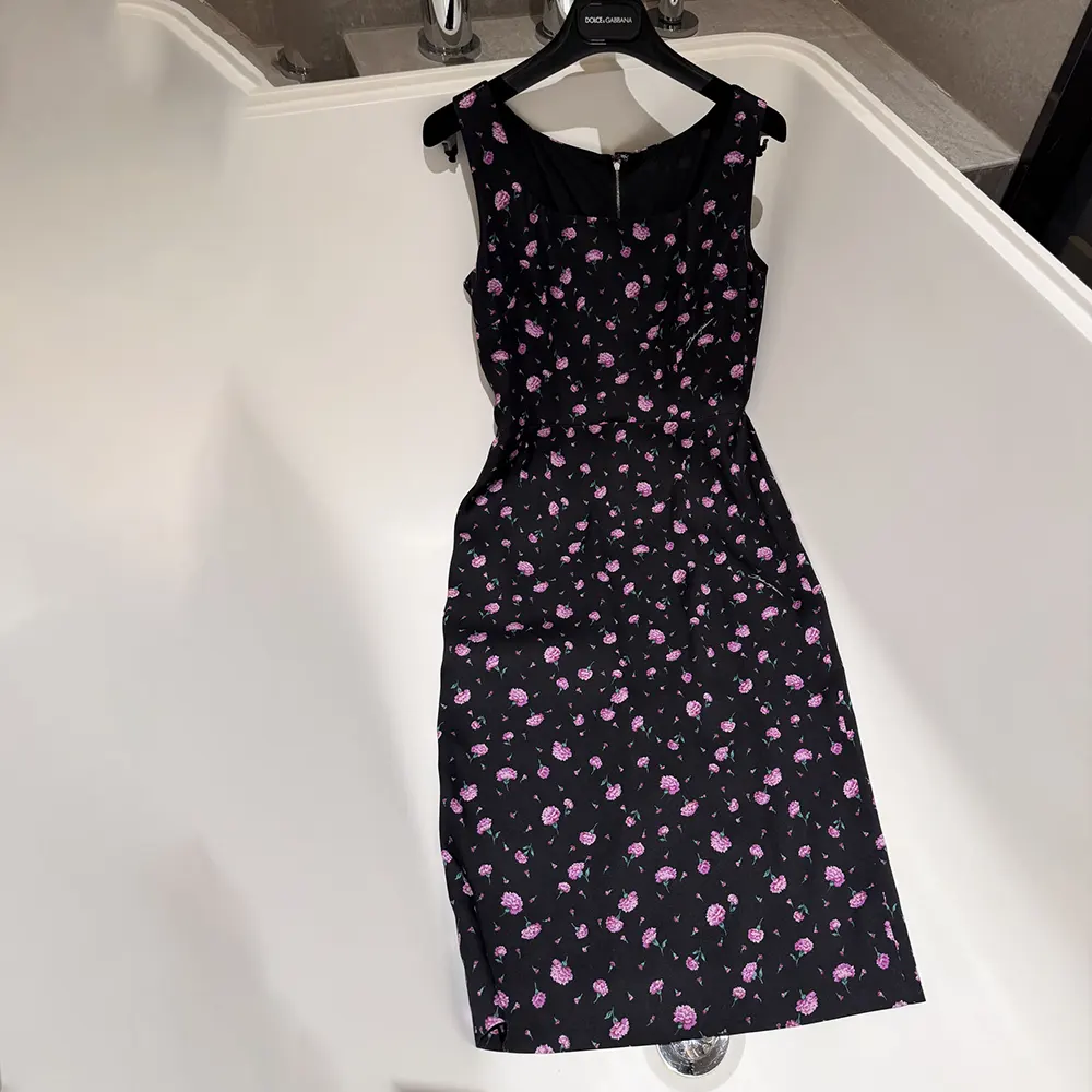 Dolce Gabbana D&G Women Carnations-Print Sheath Dress