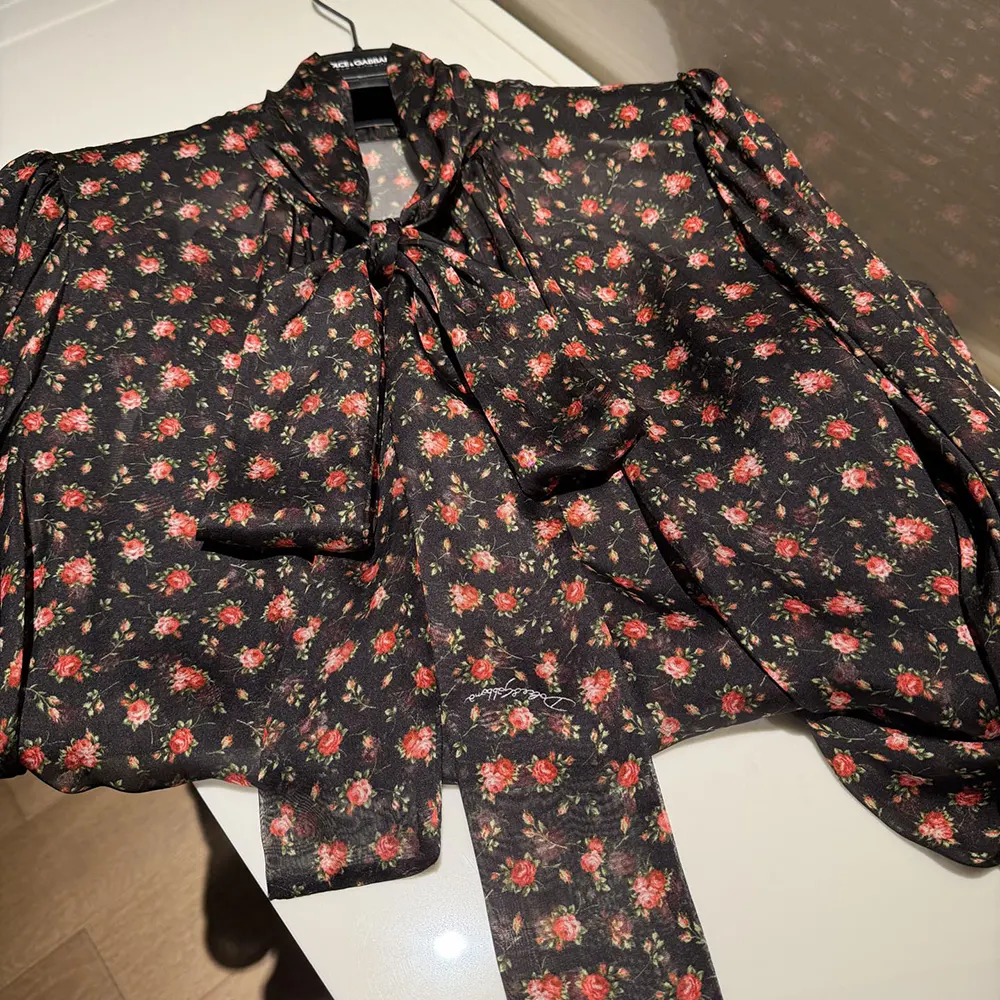 Dolce Gabbana D&G Women Small Rose-Print Chiffon Top 7 Dolce Gabbana D&G Women Small Rose-Print Chiffon Top