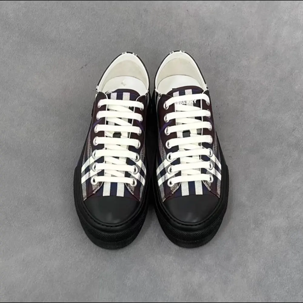 Burberry Unisex Check Sneakers-Black 80497451
