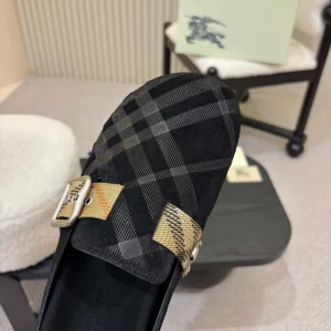 Burberry Unisex Check Denim Urchin Clogs-Black 8113394