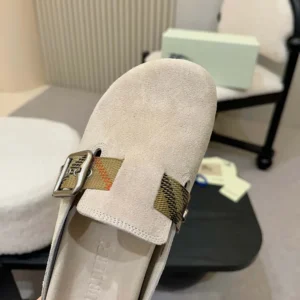 Burberry Unisex Suede Urchin Clogs-Bake Beige 81133031