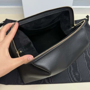 Celine Women Doctor'S Pouch In Supple Natural Calfskin-Black L104J3G40