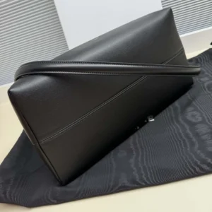 Celine Women Doctor'S Pouch In Supple Natural Calfskin-Black L104J3G40