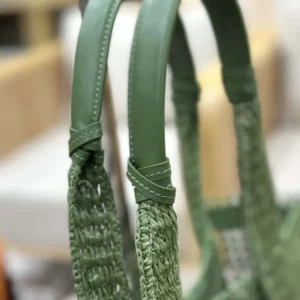 Chloe Women Summer Banana East-west Tote Bag in Raffia & Buffalo Leather