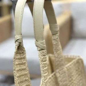 Chloe Women Summer Banana East-west Tote Bag in Raffia & Buffalo Leather-Beige