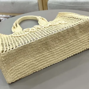 Chloe Women Summer Banana East-west Tote Bag in Raffia & Buffalo Leather-Beige
